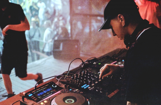 33 Cross Club, Magenta